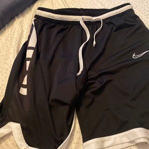 Nike elite basketball shorts large black white